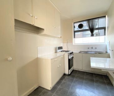 Well appointed and centrally located one bedroom in South Yarra - Photo 4