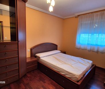 Piso de alquiler en Centro - Photo 2