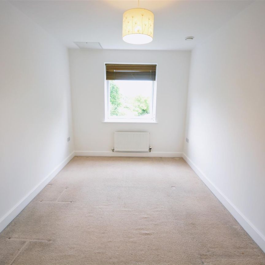 Dalmeny Way, Epsom, Surrey, KT18 7DD - Photo 1