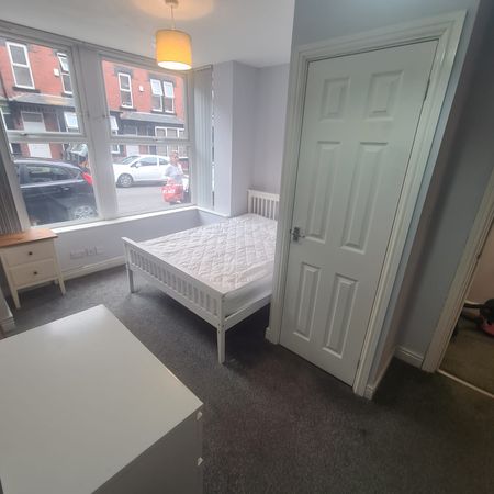 3 Bed - 19b Winston Gardens, Headingley, Leeds - LS6 3LA - Student - Photo 2