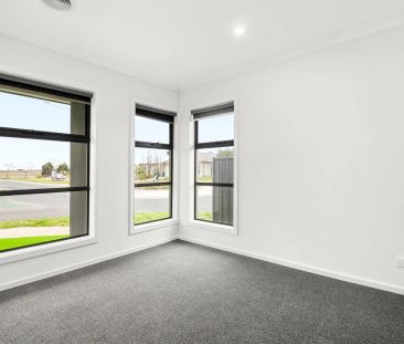 48 Montia Street, Tarneit. - Photo 3