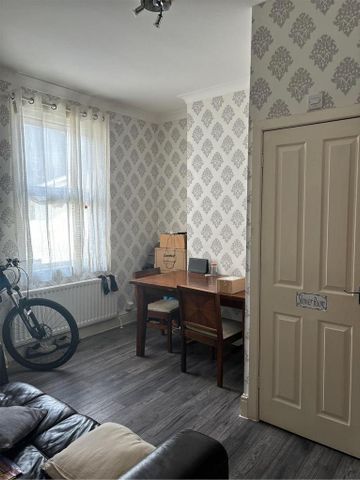 5 bedroom house of multiple occupation to rent - Photo 3