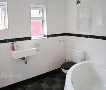 3 bedroom end of terrace house to rent - Photo 3