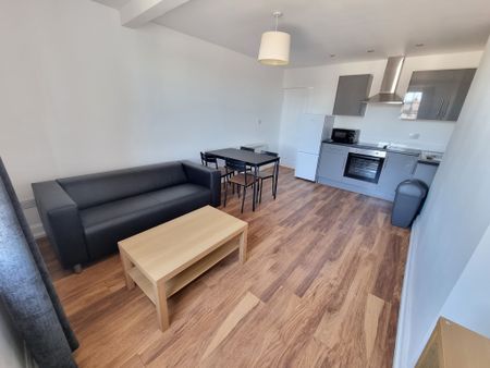 2 Bed Student Accommodation - Photo 2