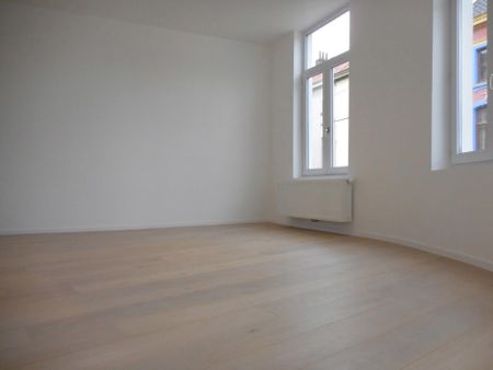 Lichtrijke, unieke woning (zeer centraal en rustig gelegen) - Photo 4