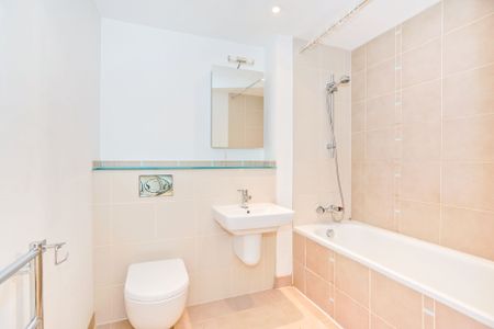 2 bedroom apartment to rent The Blue Building, Gunwharf Quays, Portsmouth, PO1 - Photo 5