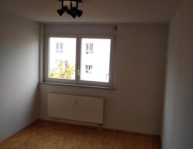 Geschmackvolle 3-Zimmer Wohnung mit Einbauküche in 60435 Frankfurt am Main - Photo 1