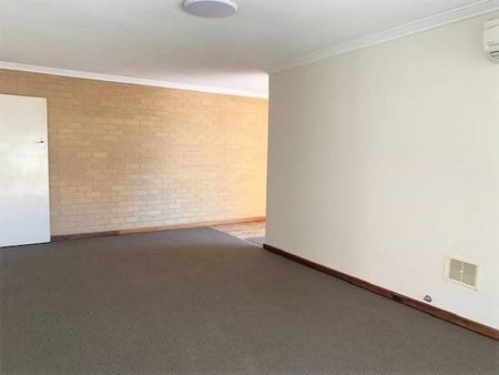 Spacious Home with Study - Photo 2