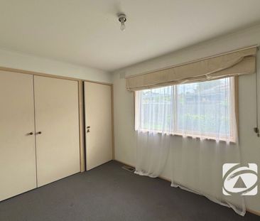 PERFECTLY LOCATED FAMILY HOME - Photo 4