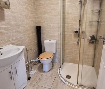 6 bedroom terraced house to rent - Photo 4