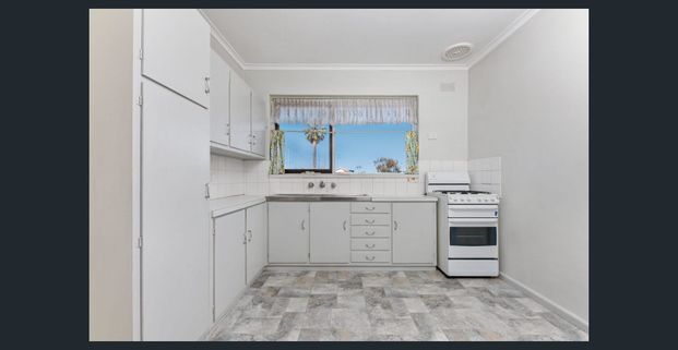 Cozy 2-Bedroom Unit Close to Shops & Transport - Photo 1