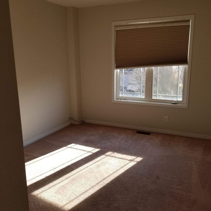 For Lease - 12 Marshview Avenue, Aurora, Ontario - Photo 1