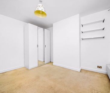 3 Bed Flat, Charlton, SE7 - Photo 5