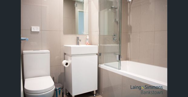 Bright & Sunny Apartment - Photo 1