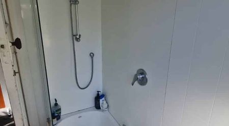 Fantastic Top storey flat - Photo 3