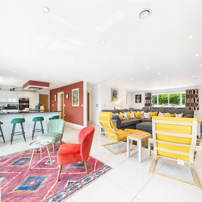 5 bedroom detached house to rent - Photo 1