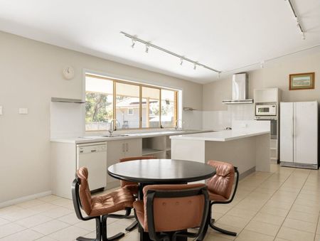 COMMING SOON - Charming Family Home in Peaceful Lugarno - Photo 2