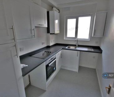 4 bedroom flat to rent - Photo 4