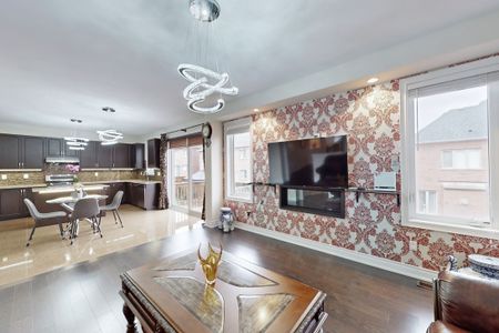 For Lease - 17 Blazing Star Street, East Gwillimbury, Ontario - Photo 3