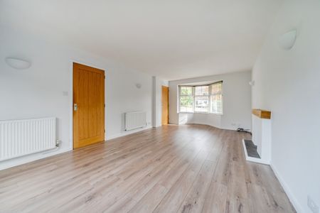 4 bedroom detached house to rent - Photo 2