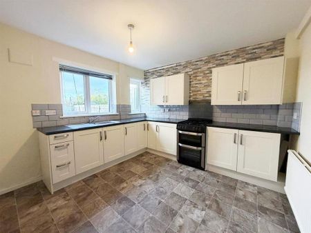 3 bedroom semi-detached house to rent - Photo 5