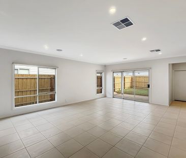 🏡 Brand New 4-Bedroom House in Eynesbury - Photo 1