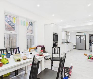 8 bedroom property to rent - Photo 4