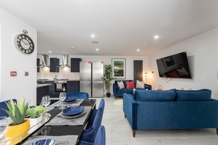 6 bedroom house to rent - Photo 2