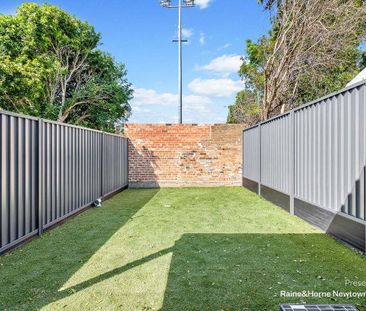 Charming 4-Bedroom Cottage in the Heart of Marrickville - Photo 2