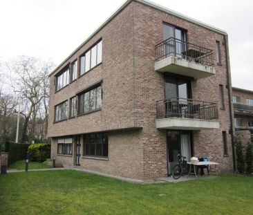 GELIJKVLOERS APP. MET 1 SLAAPKAMER EN GARAGE - Photo 3