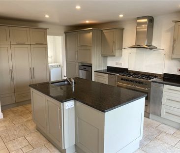 A large and spacious four bedroom family detached house with enclos... - Photo 3