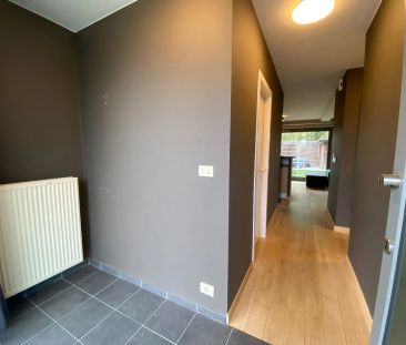 Verzorgd gelijkvloers één slaapkamer appartement met tuintje en aut... - Photo 2