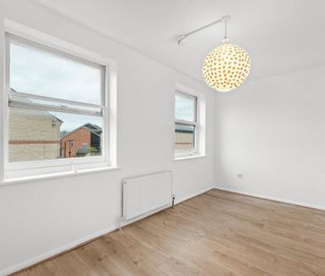 3 bedroom flat to rent - Photo 3