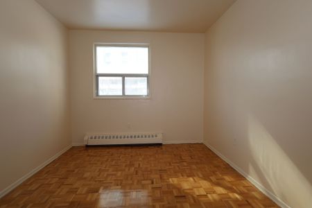 For Lease - 33 Central Parkway Unit# 203, Mississauga, Ontario - Photo 3