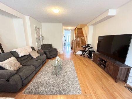 Property For Lease | W9239405 - Photo 2