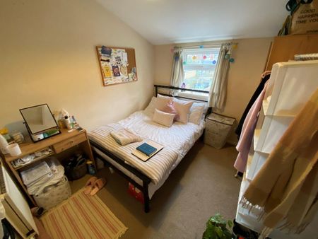 4 bedroom terraced house to rent - Photo 4