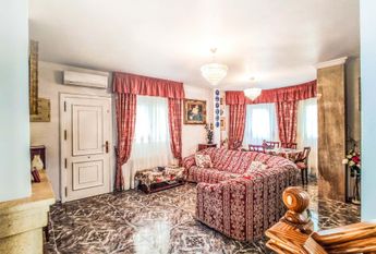 Chalet Vacacional con la piscina privada en La Zenia