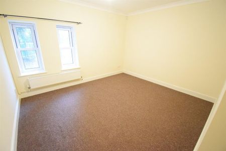 3 bedroom apartment to rent - Photo 3