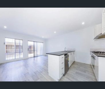 Modern & Convenient 4x2 Townhouse in Secure Laneway - Photo 6