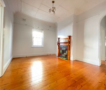 Charming 2 Bedroom Semi Home - Photo 5