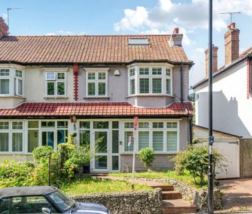 4 bedroom end of terrace house to rent - Photo 4