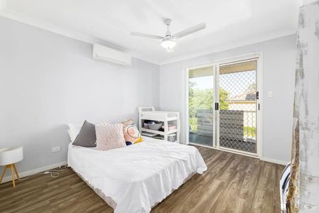 Tidy Townhouse in quiet complex! - Photo 2