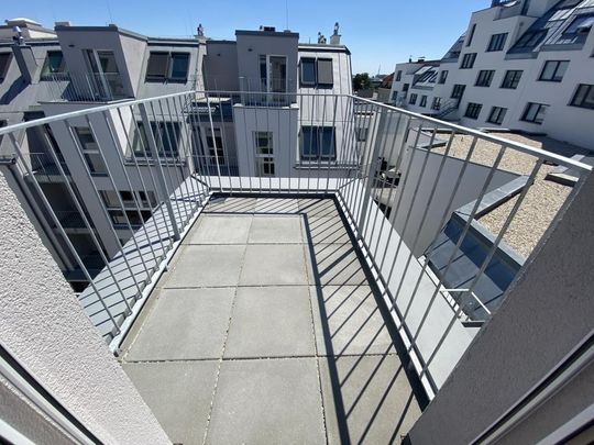 Klimatisierte DG-Wohnung mit 12m² Terrasse (Koloniestraße)! - Photo 1