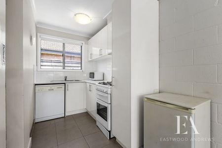 4/18a Roslyn Road, Belmont - Photo 2