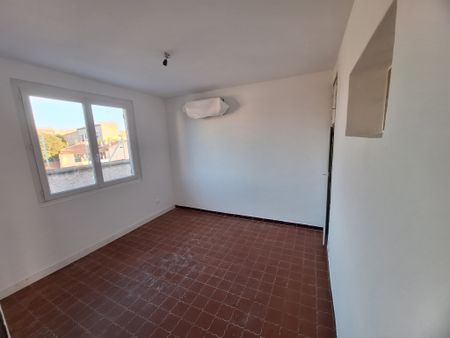 Location Appartement 2 pièces 47m² MARSEILLE 4ème - Photo 4