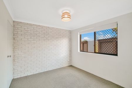 RENOVATED GROUND FLOOR APARTMENT - CLOSE TO KINGSCLIFF BEACH - Photo 4