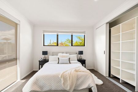 SPACIOUS NEAR NEW HOUSE WITH ALL MOD CONS - Photo 3