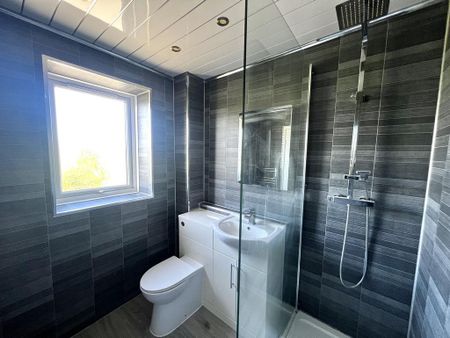 4 bedroom semi-detached house to rent - Photo 5