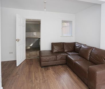 16 Empire Parade, BT126GN, Belfast - Photo 2