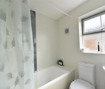 3 bedroom semi-detached house to rent - Photo 6